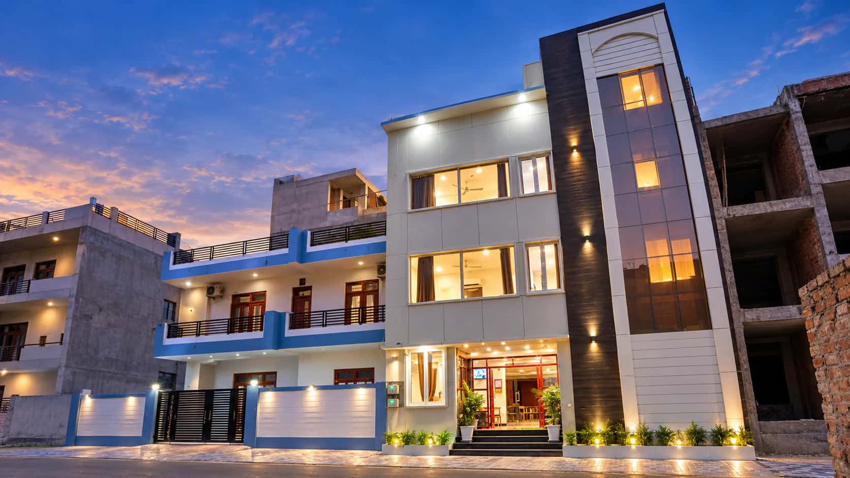 Hotel Palassio International at twilight