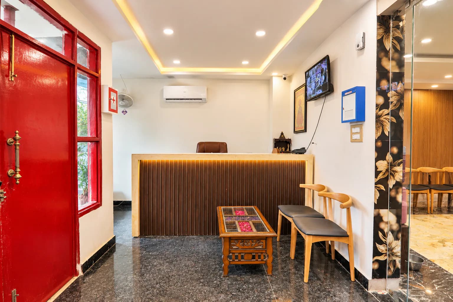 Reception desk at Hotel Palassio International